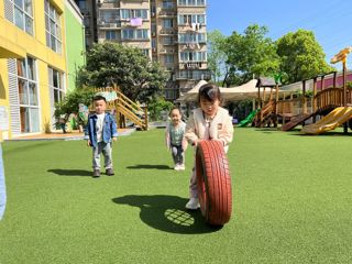 滚轮胎