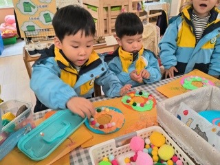 毛毛球甜甜圈