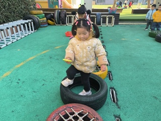 小蚂蚁运甜甜圈
