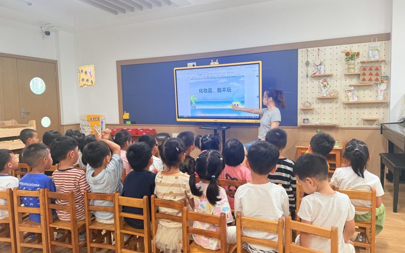 中班安全：不玩妈妈的化妆品