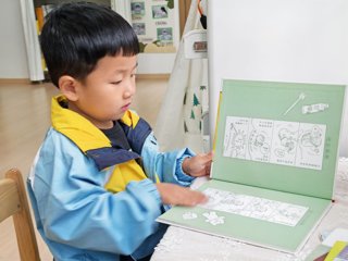 专用活动室：AI绘本馆