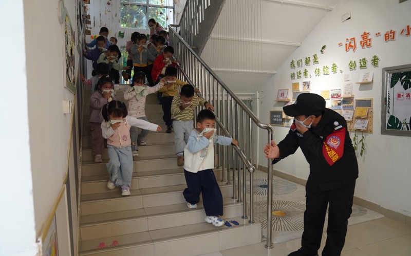 无锡市南湖幼儿园消防演练活动