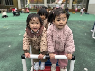 彩虹小火车出发啦！