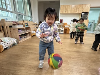 我会拍皮球啦！